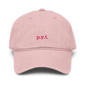 Pink cap with 'baderna' text on a white background